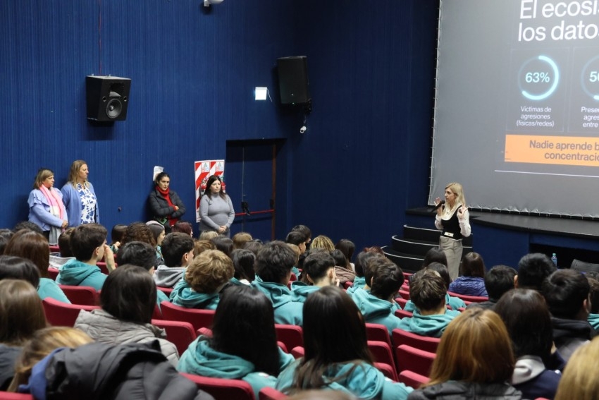 Convivencia y ciberbullying: adolescentes debatieron sobre la violenci