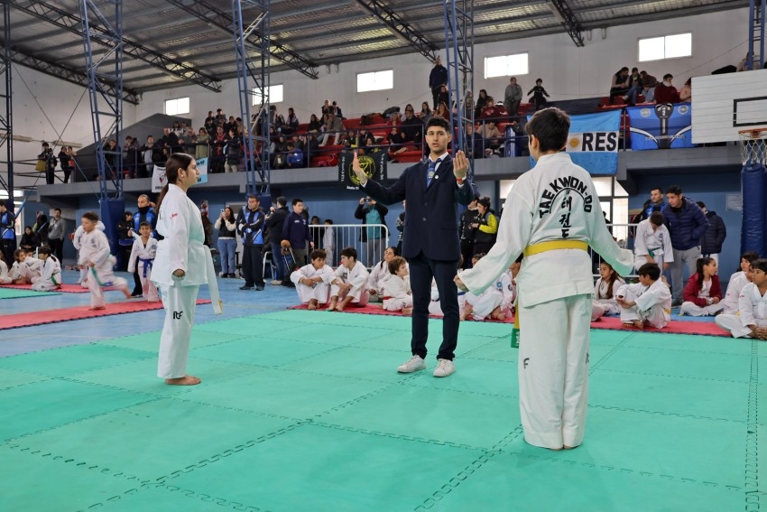 El Polideportivo Municipal vibr� con el Torneo de Taekwondo 