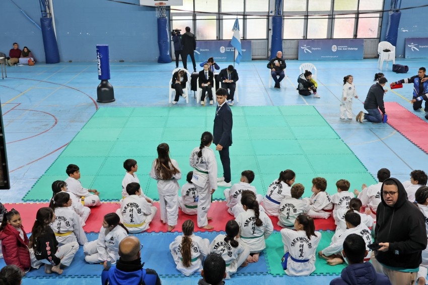 El Polideportivo Municipal vibr� con el Torneo de Taekwondo 