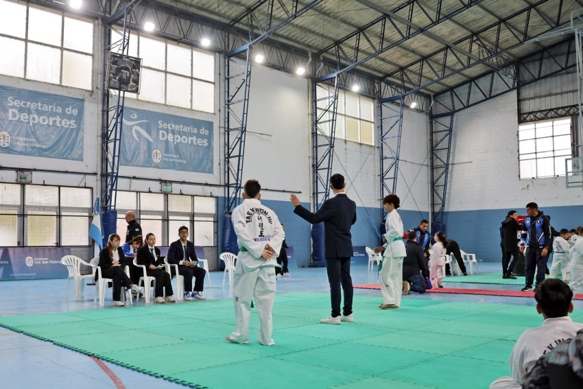 El Polideportivo Municipal vibr� con el Torneo de Taekwondo 
