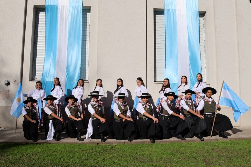 Madariaga celebr� el D�a de la Bandera