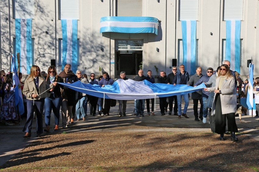 Madariaga celebr� el D�a de la Bandera