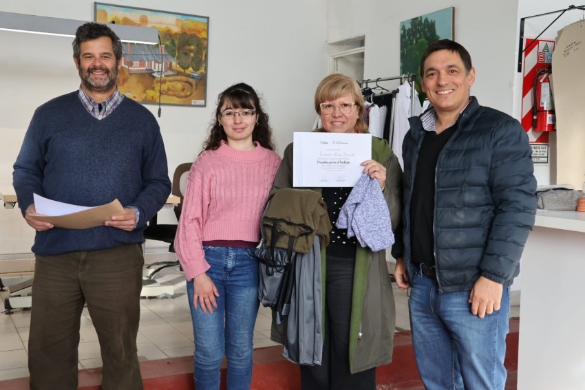 Treinta vecinas se capacitaron en confecci�n textil y recibieron sus c
