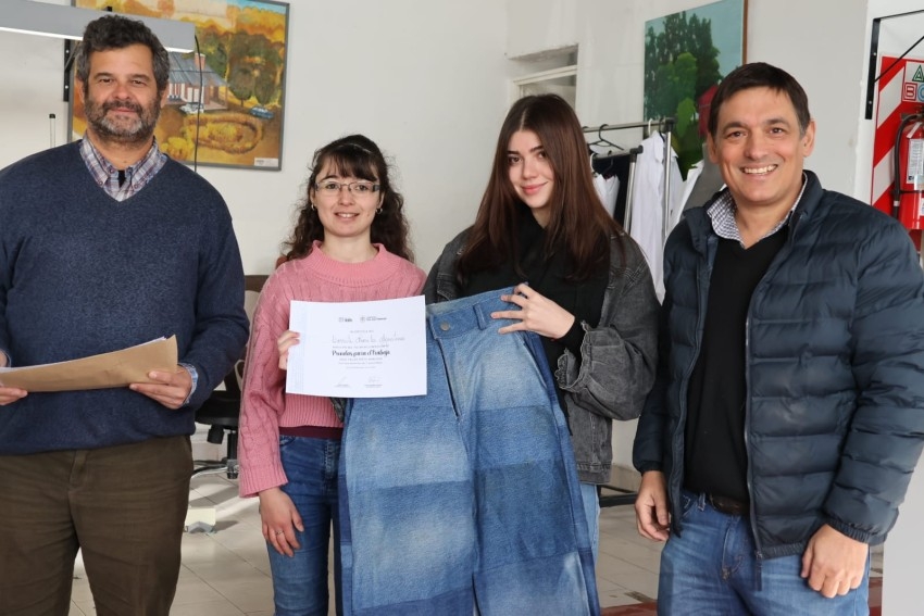 Treinta vecinas se capacitaron en confecci�n textil y recibieron sus c