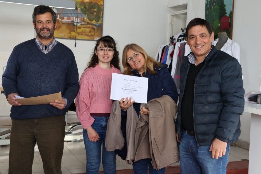 Treinta vecinas se capacitaron en confecci�n textil y recibieron sus c