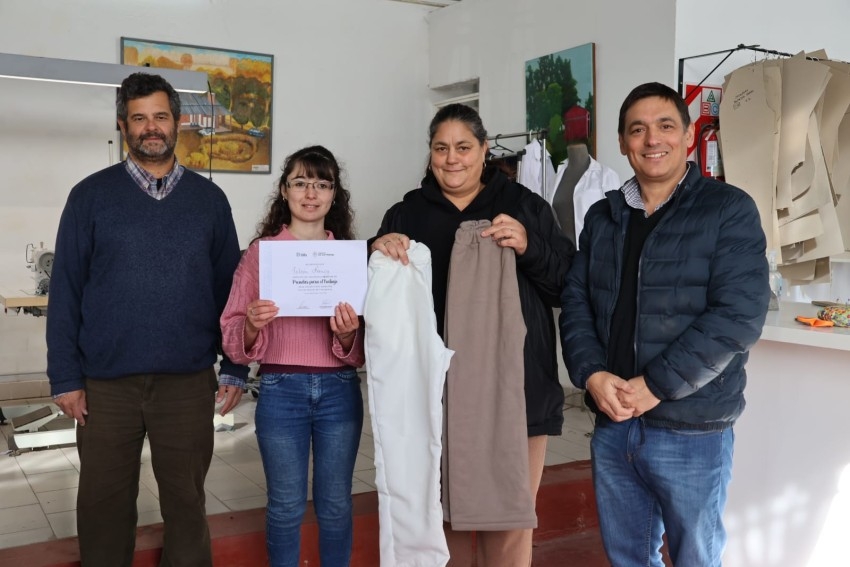 Treinta vecinas se capacitaron en confecci�n textil y recibieron sus c