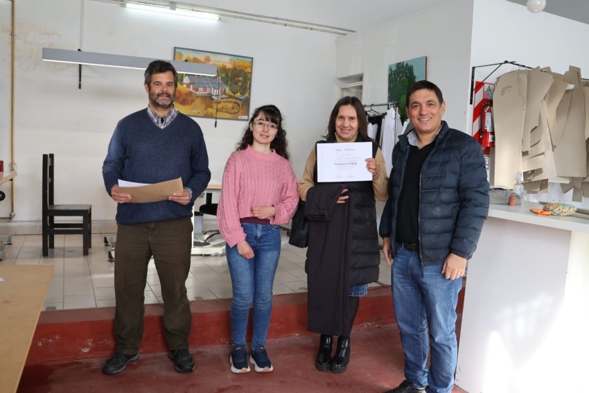 Treinta vecinas se capacitaron en confecci�n textil y recibieron sus c