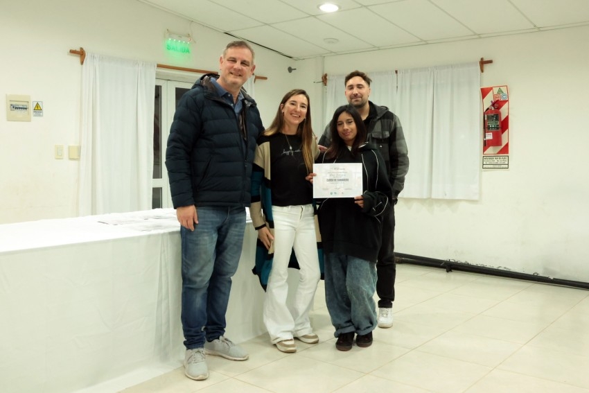 Se realiz� la entrega de certificados a los 50 egresados del curso de 