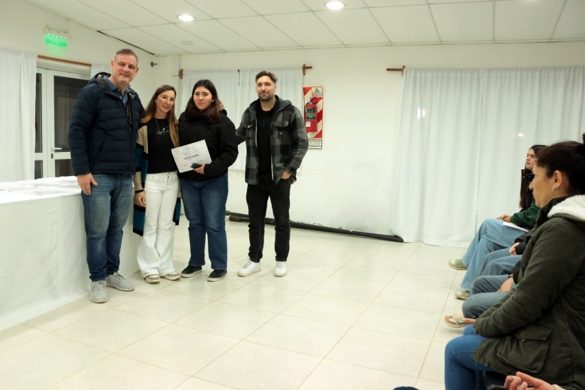 Se realiz� la entrega de certificados a los 50 egresados del curso de 
