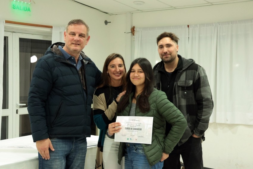 Se realiz� la entrega de certificados a los 50 egresados del curso de 