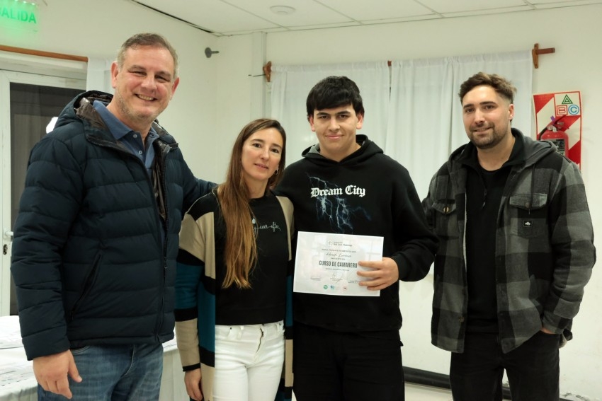 Se realiz� la entrega de certificados a los 50 egresados del curso de 