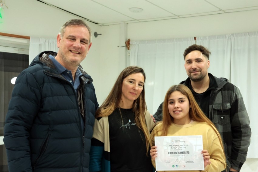 Se realiz� la entrega de certificados a los 50 egresados del curso de 
