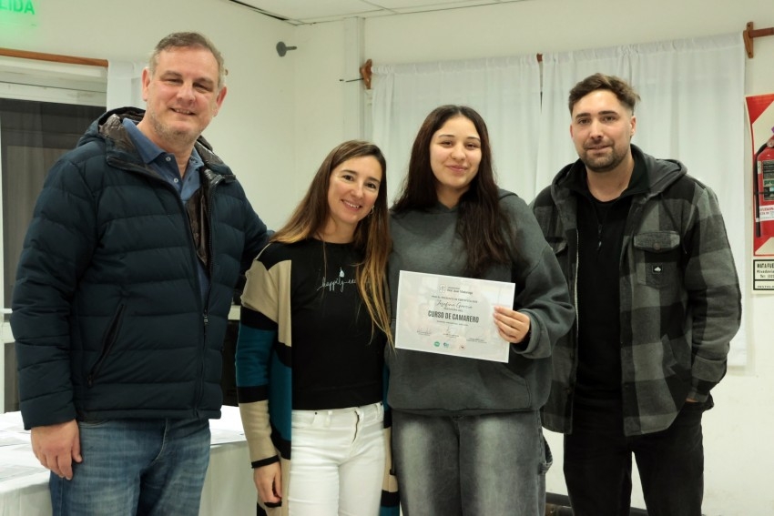 Se realiz� la entrega de certificados a los 50 egresados del curso de 