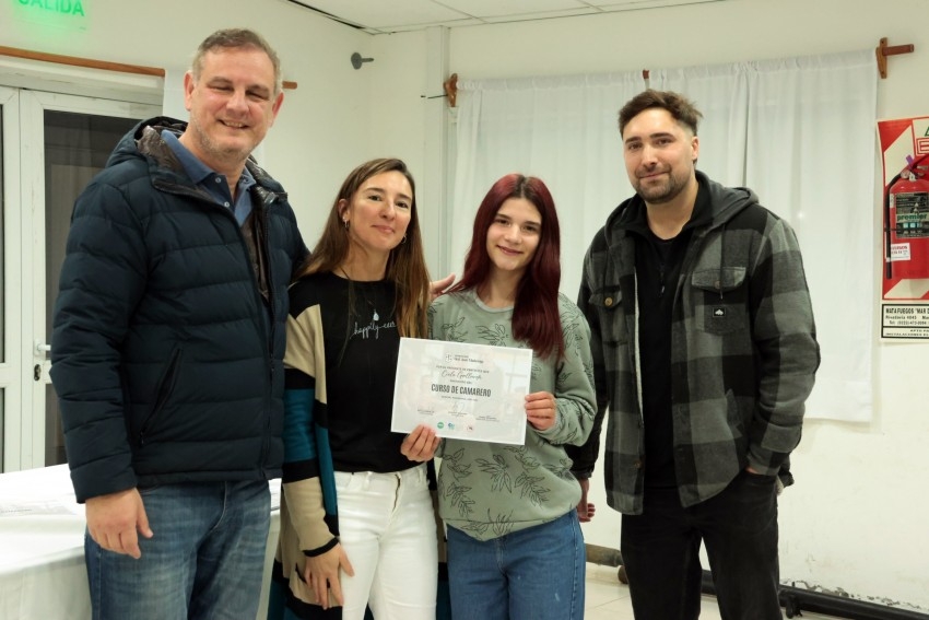 Se realiz� la entrega de certificados a los 50 egresados del curso de 