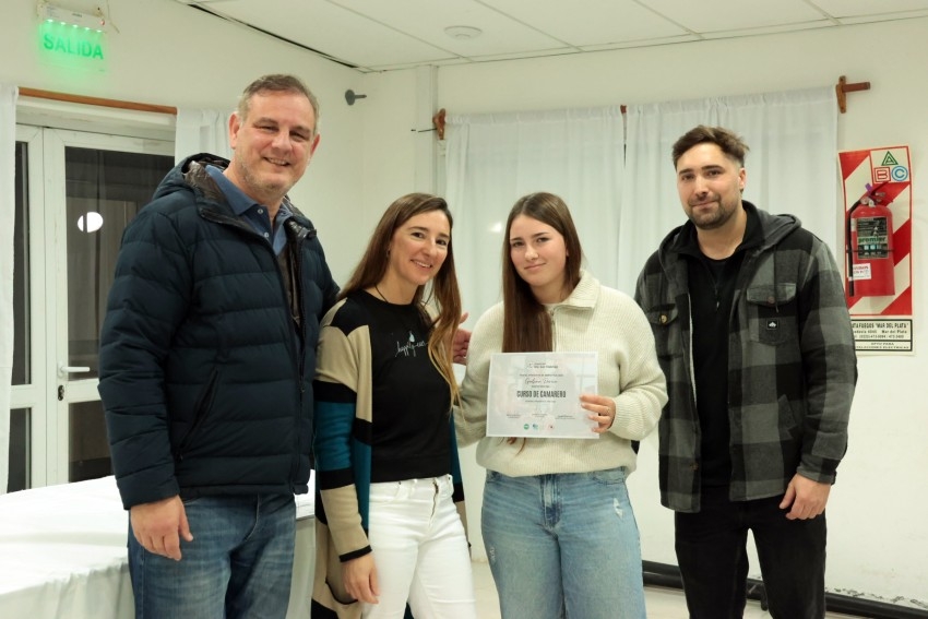 Se realiz� la entrega de certificados a los 50 egresados del curso de 