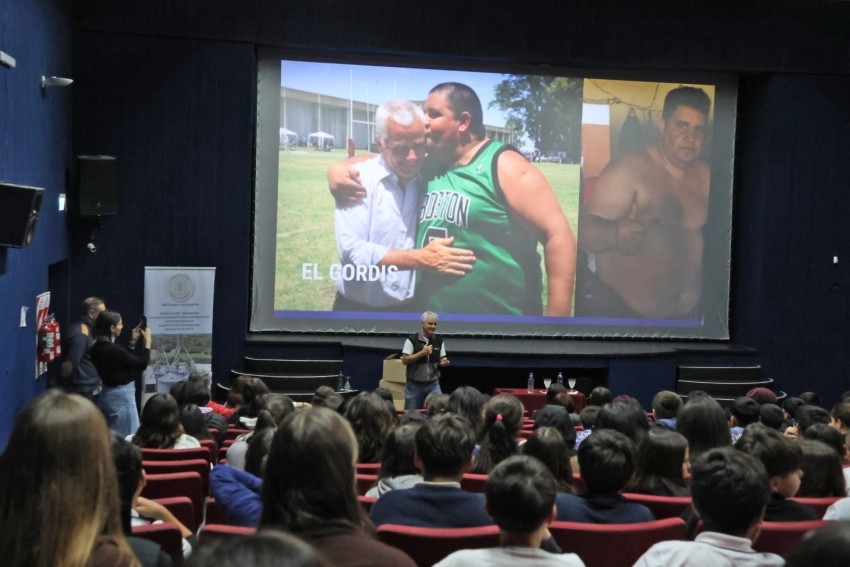 LLEGAR A TIEMPO. UNA ESCUELA, UNA OPORTUNIDAD