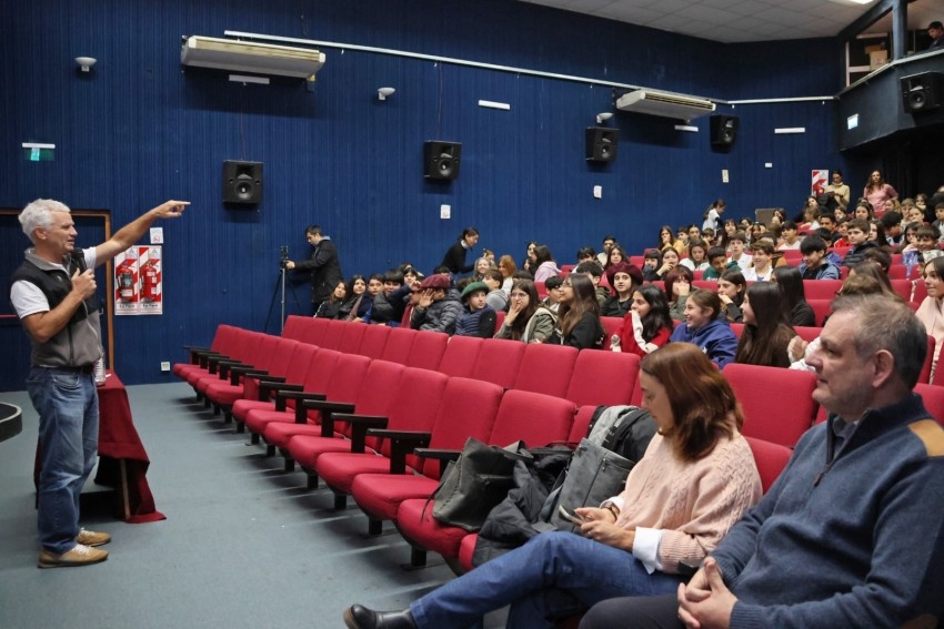 LLEGAR A TIEMPO. UNA ESCUELA, UNA OPORTUNIDAD