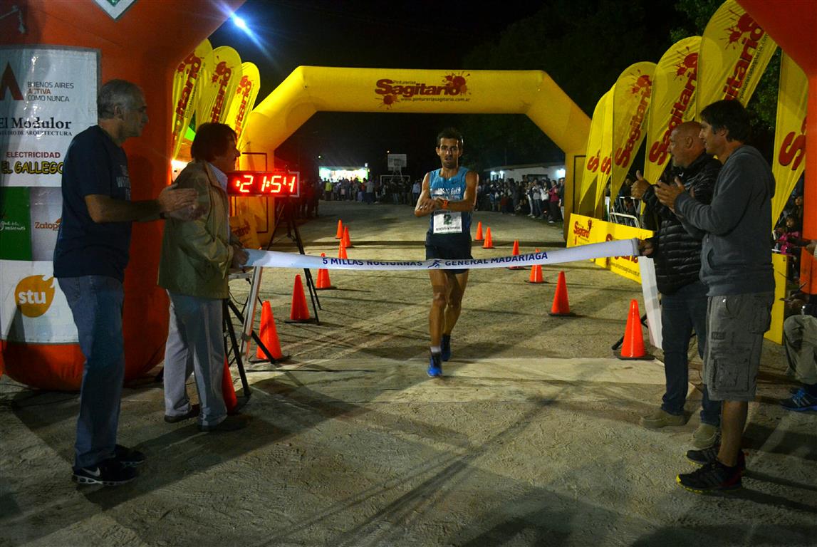 Luis Molina y Valeria Rodr�guez fueron los ganadores de las 5 Millas N