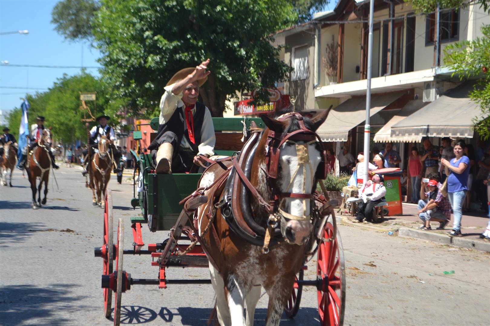 Una multitud presenci el desfile