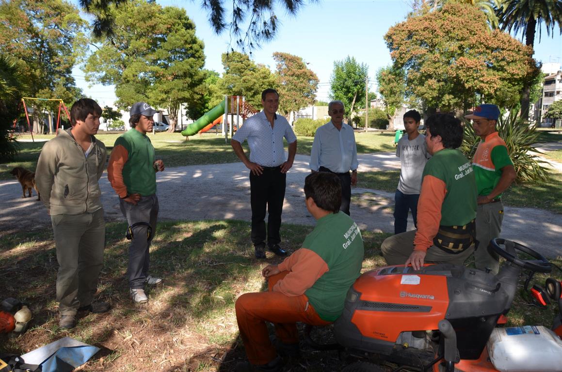 El intendente visit a los empleados durante la jornada laboral