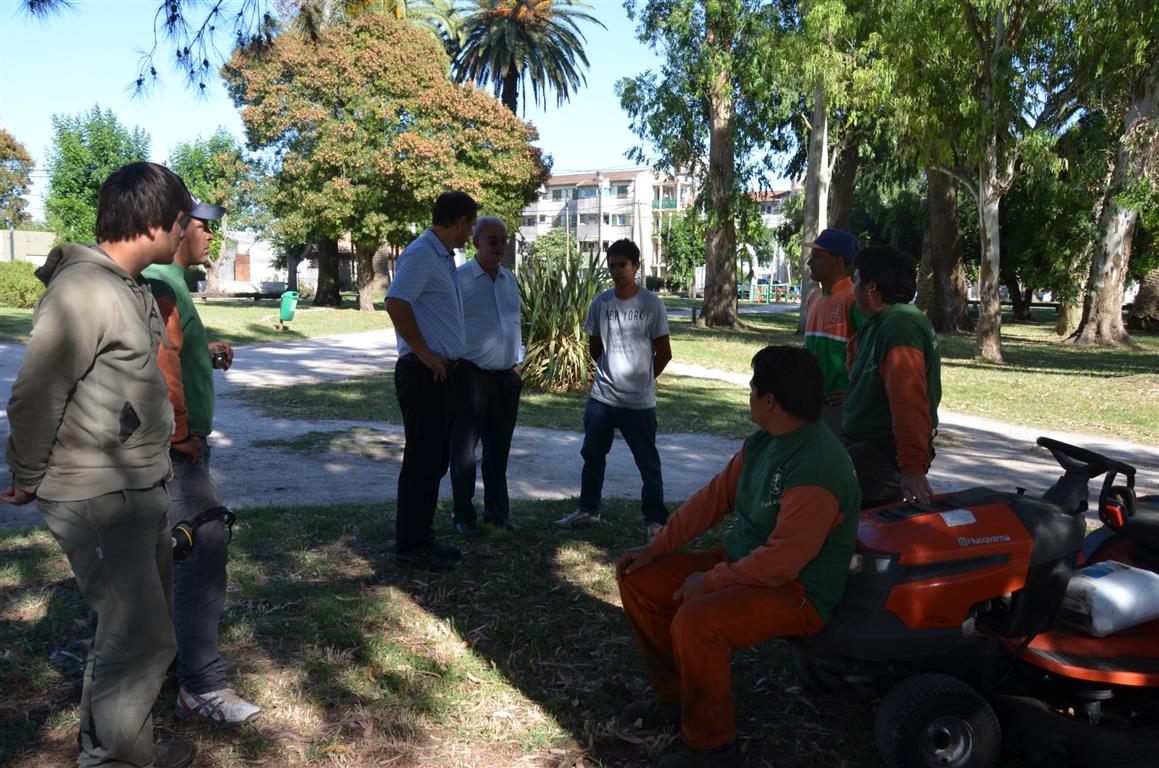 El intendente visit a los empleados durante la jornada laboral