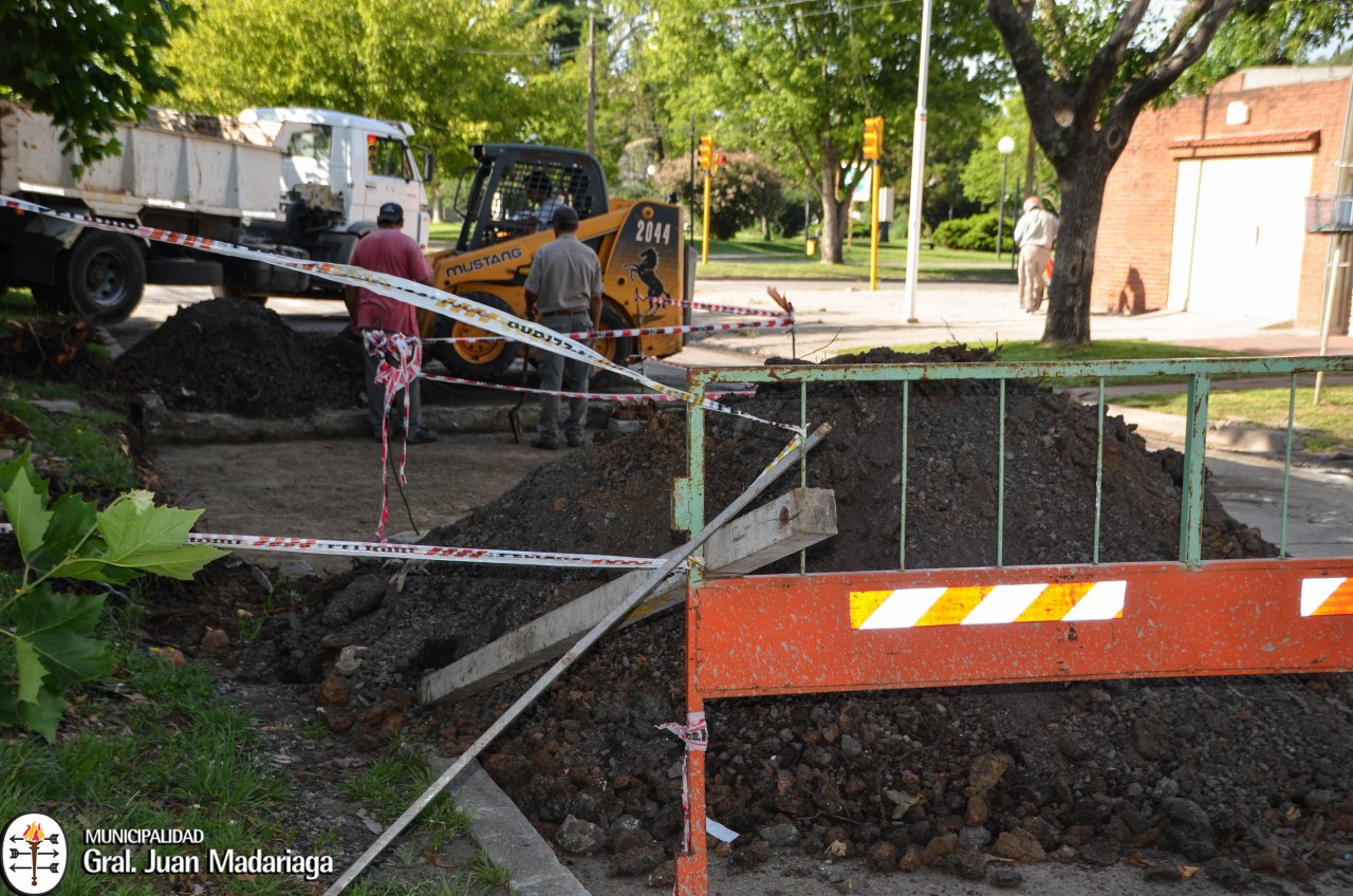 Trabajos de bacheo en calle Belgrano