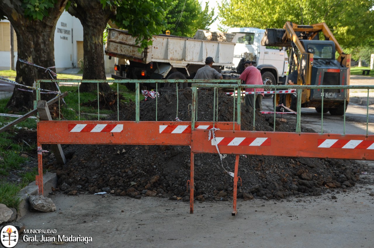 Trabajos de bacheo en calle Belgrano