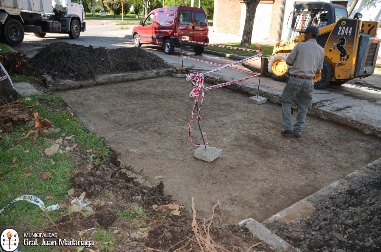 Trabajos de bacheo en calle Belgrano