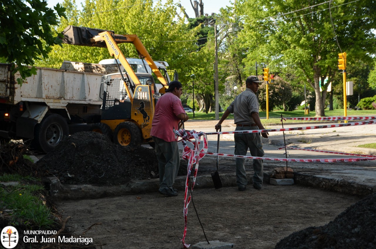 Trabajos de bacheo en calle Belgrano