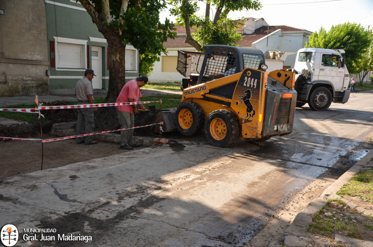 Trabajos de bacheo en calle Belgrano