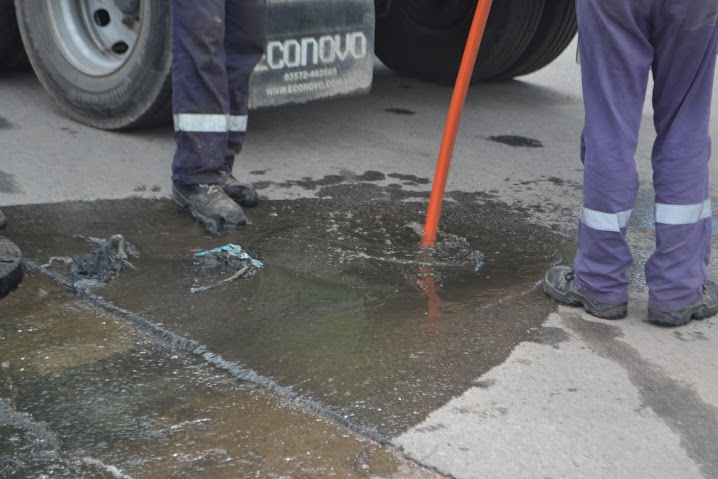 ABSA destap� ca�er�as en el Barrio Belgrano