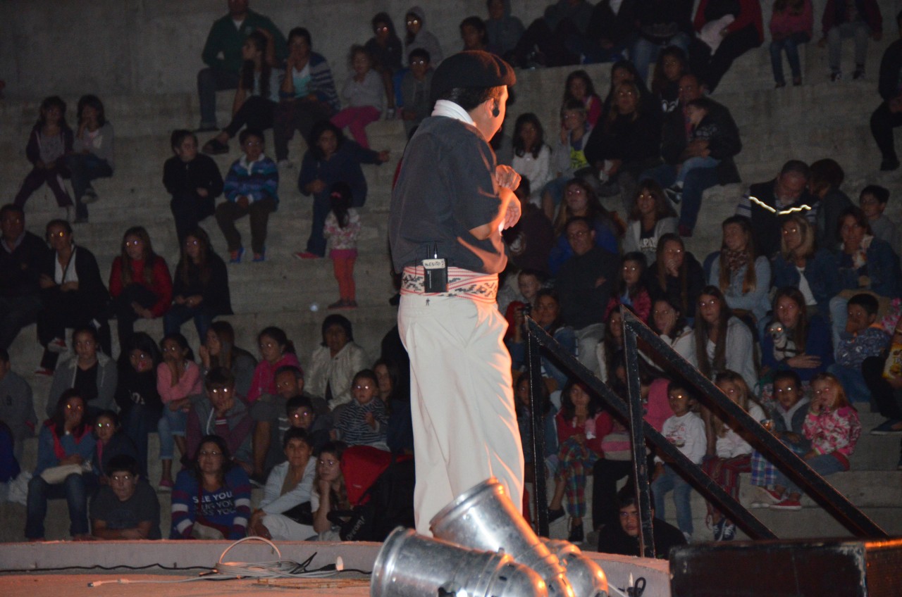 Huesito Carac se present en el anfiteatro