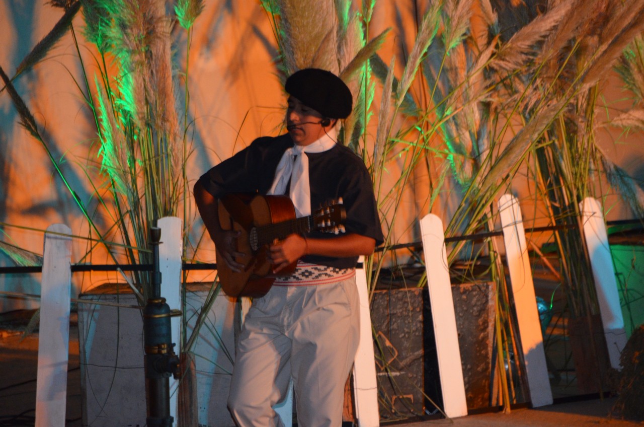 Huesito Carac se present en el anfiteatro