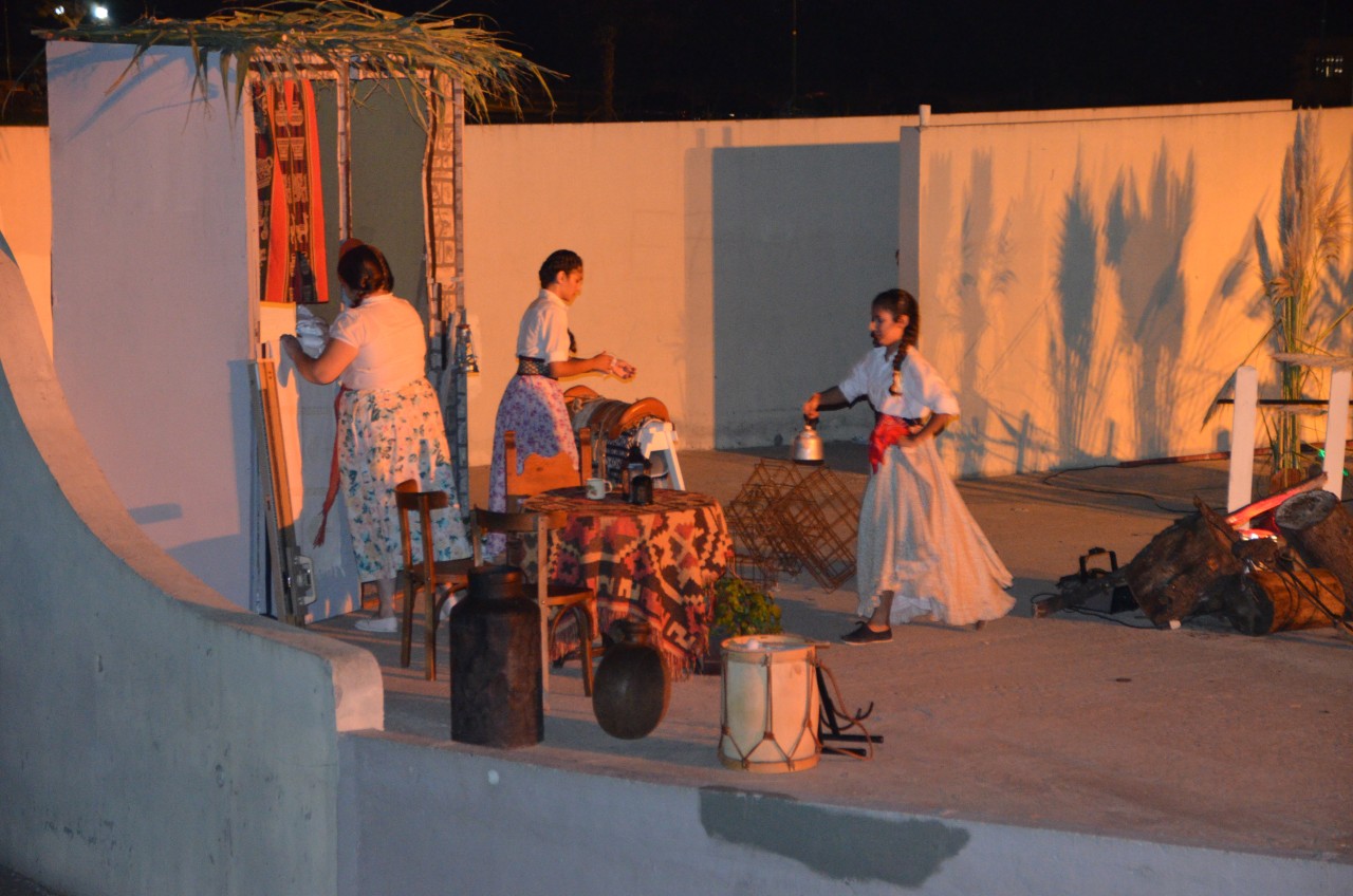 Huesito Carac se present en el anfiteatro