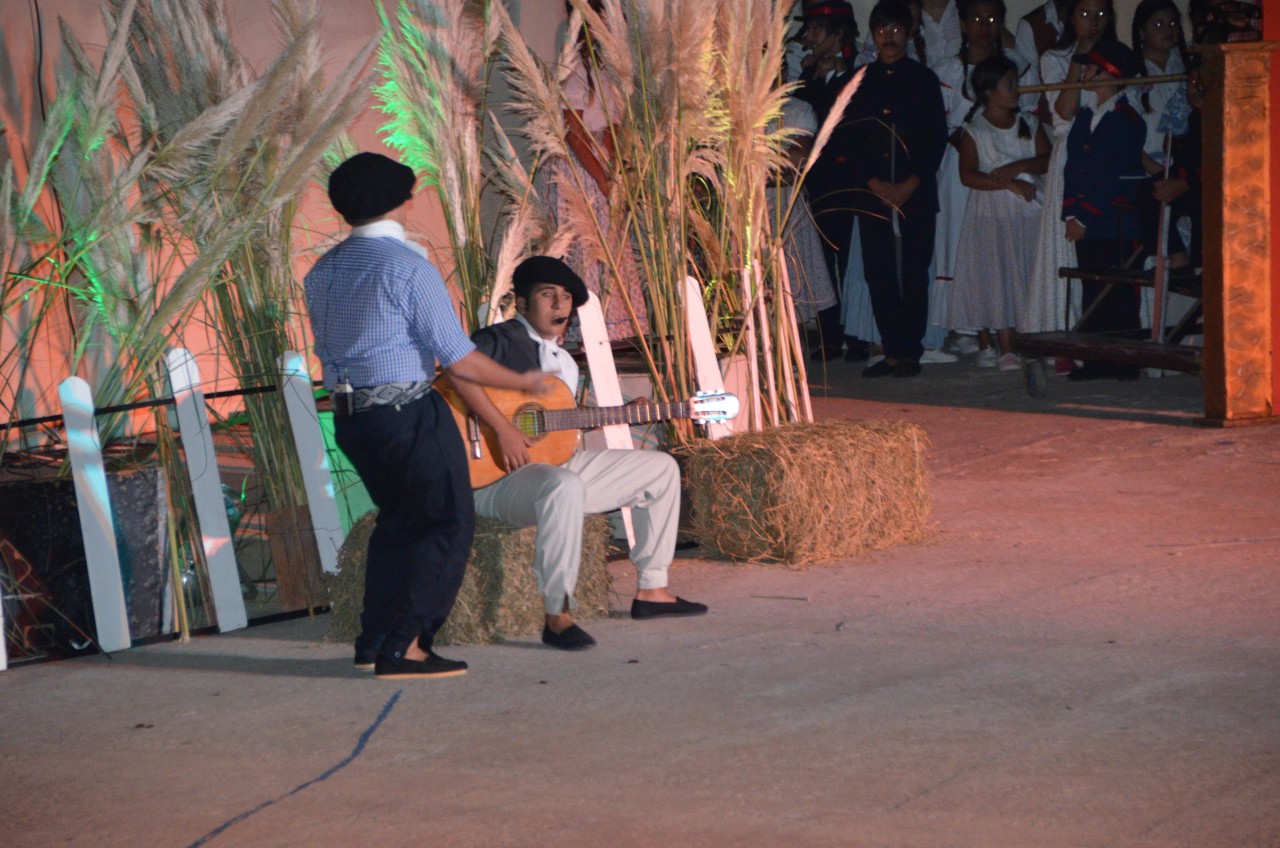 Huesito Carac se present en el anfiteatro