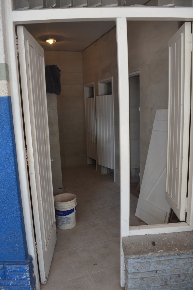 Avanzan las obras de los ba�os de la terminal y las 33 viviendas