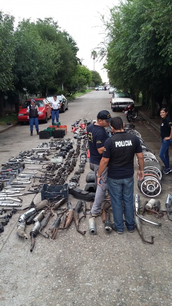 Motopartes: Hallaron una moto con pedido de secuestro y medio millar d