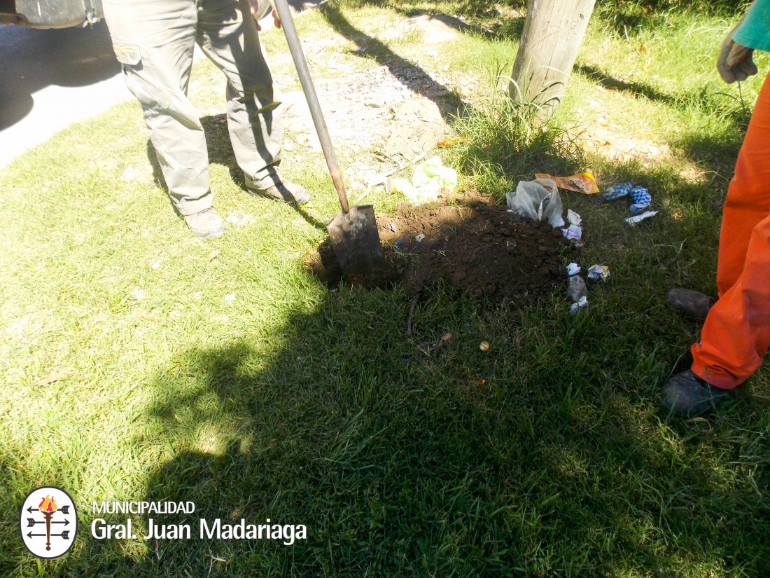 “Sea buen vecino, no arroje basura aquí”