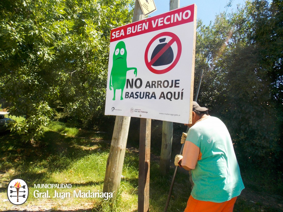 “Sea buen vecino, no arroje basura aquí”