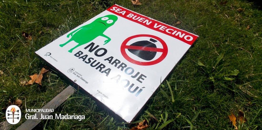 “Sea buen vecino, no arroje basura aquí”