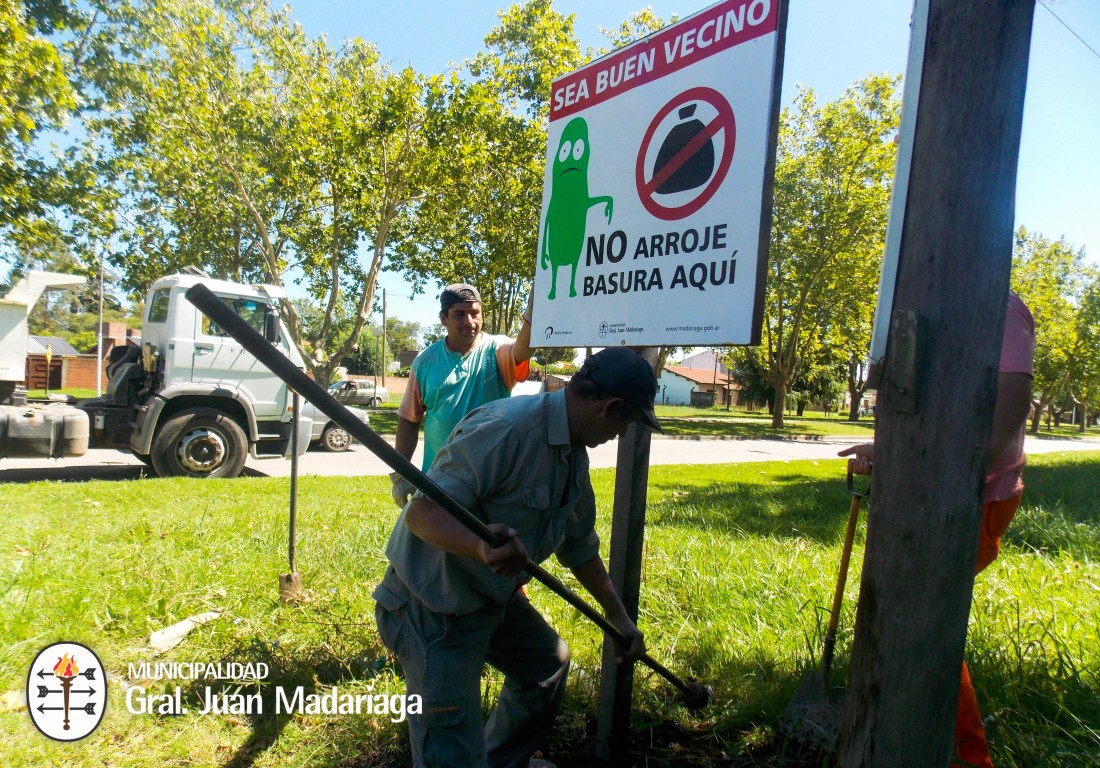 “Sea buen vecino, no arroje basura aquí”