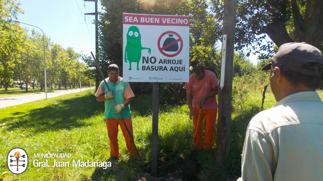 “Sea buen vecino, no arroje basura aquí”