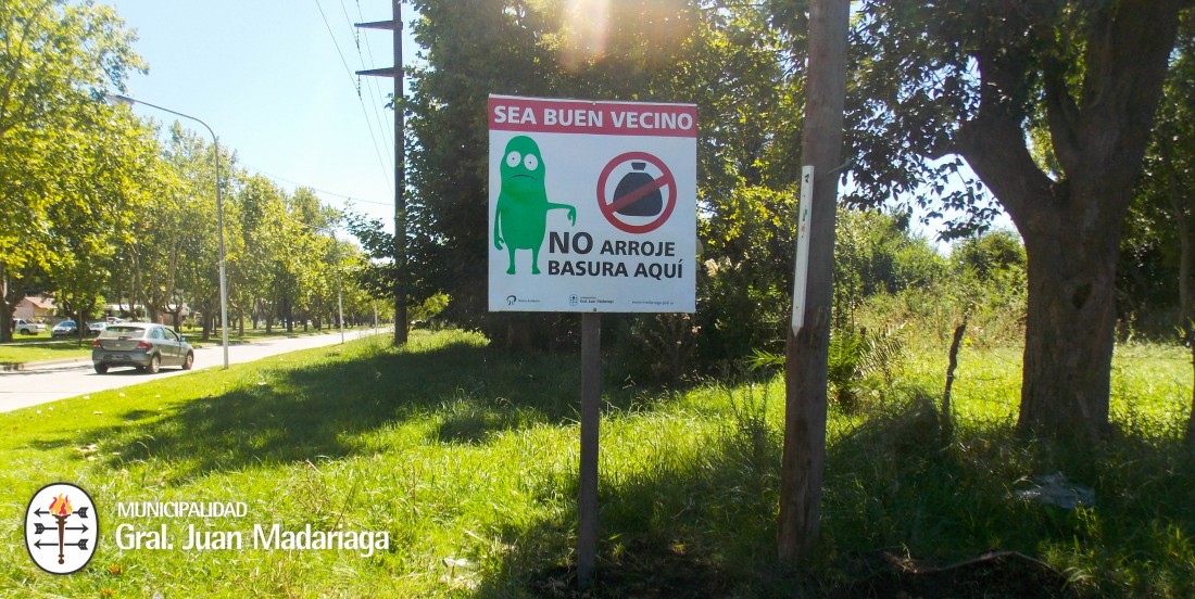 “Sea buen vecino, no arroje basura aquí”