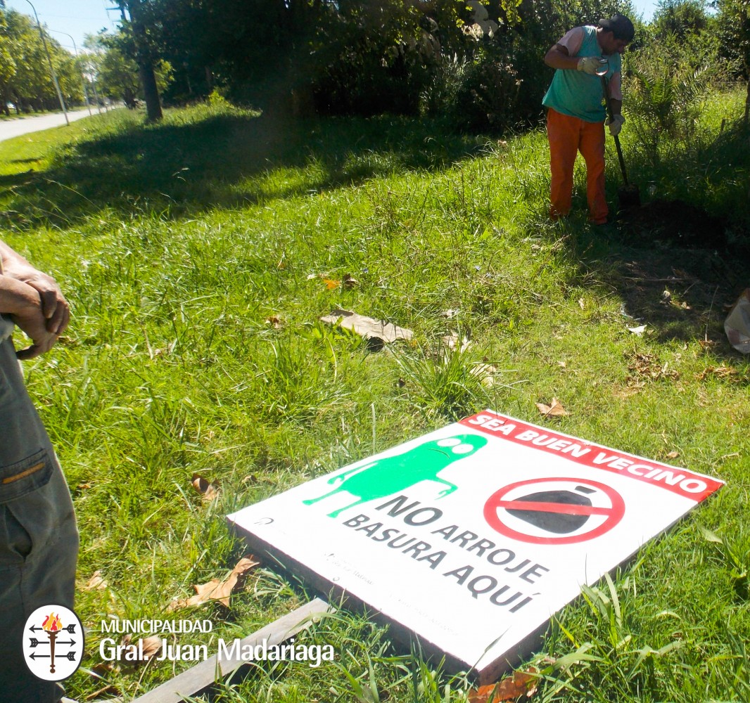 “Sea buen vecino, no arroje basura aquí”