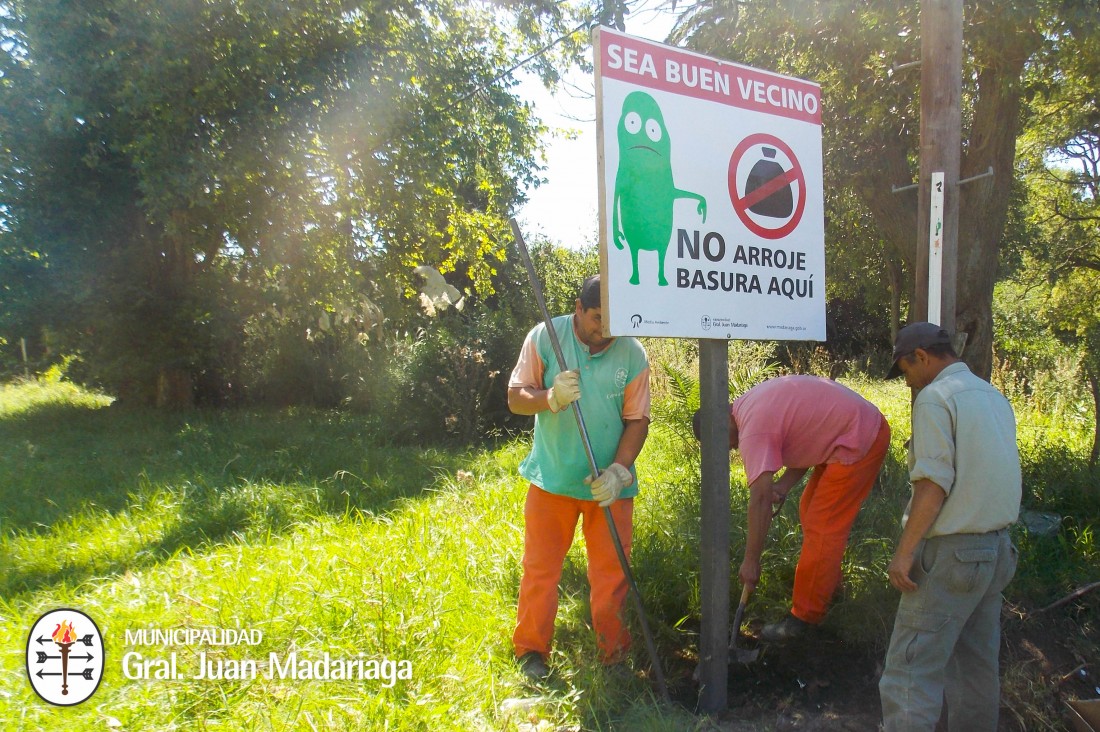 “Sea buen vecino, no arroje basura aquí”