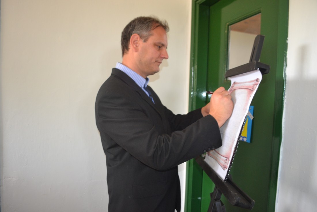 Reabri la escuela de To Domingo