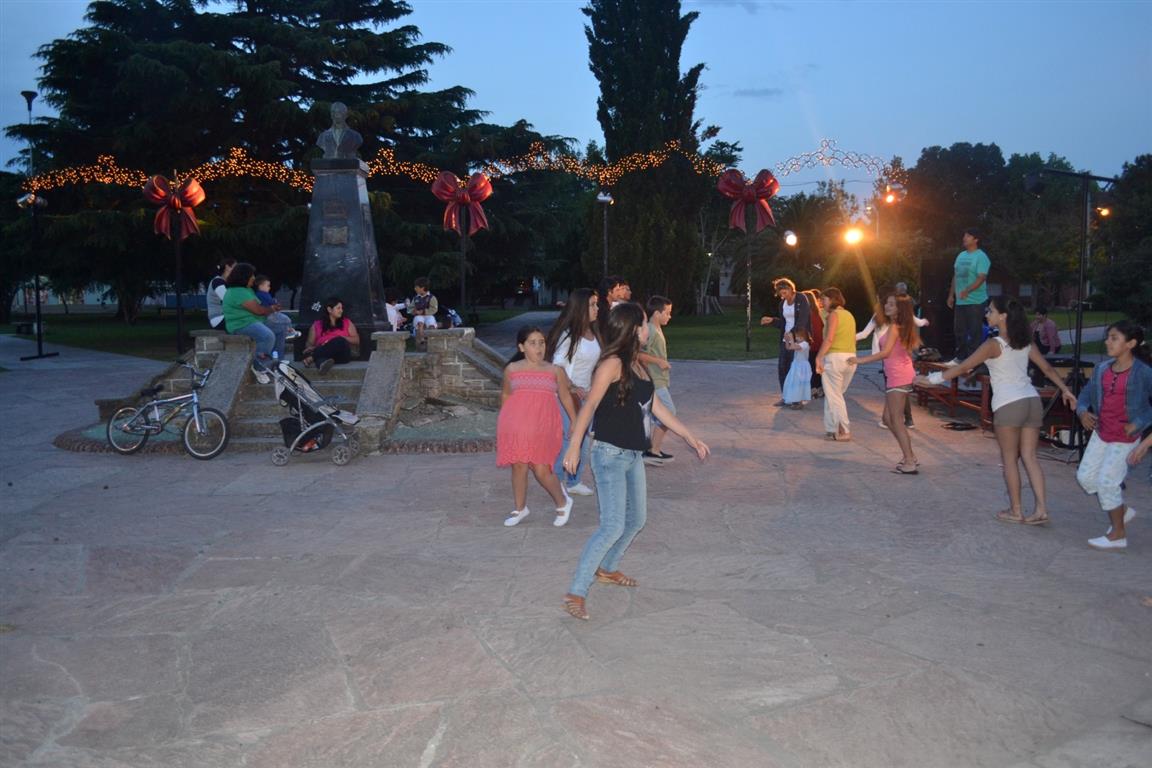 Comienzo al ritmo de gato y chacarera