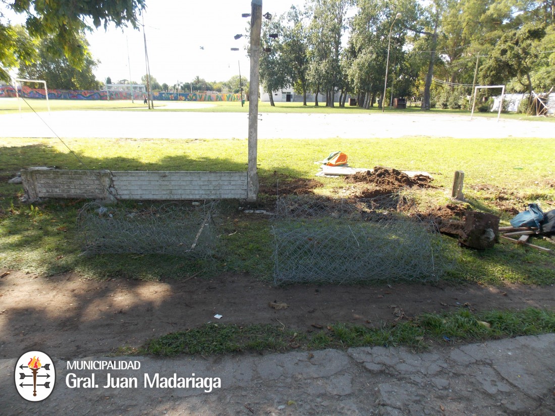 Trabajos de mantenimiento en el Polideportivo