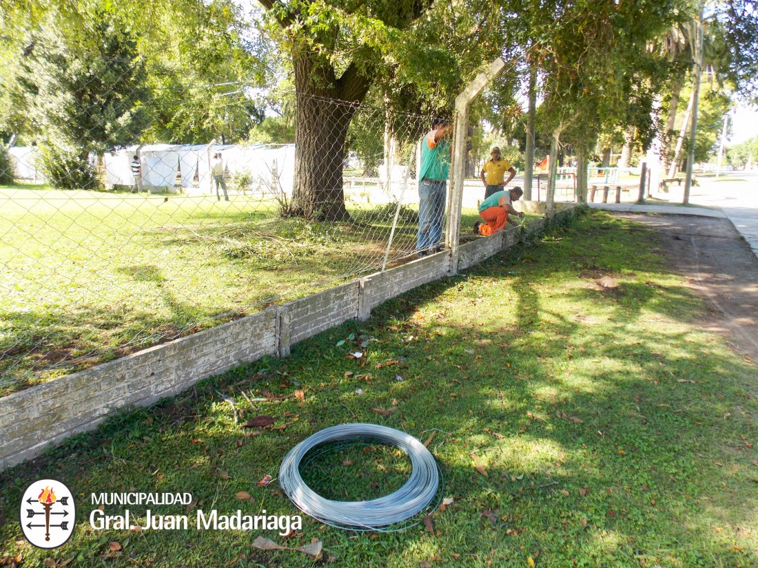 Trabajos de mantenimiento en el Polideportivo