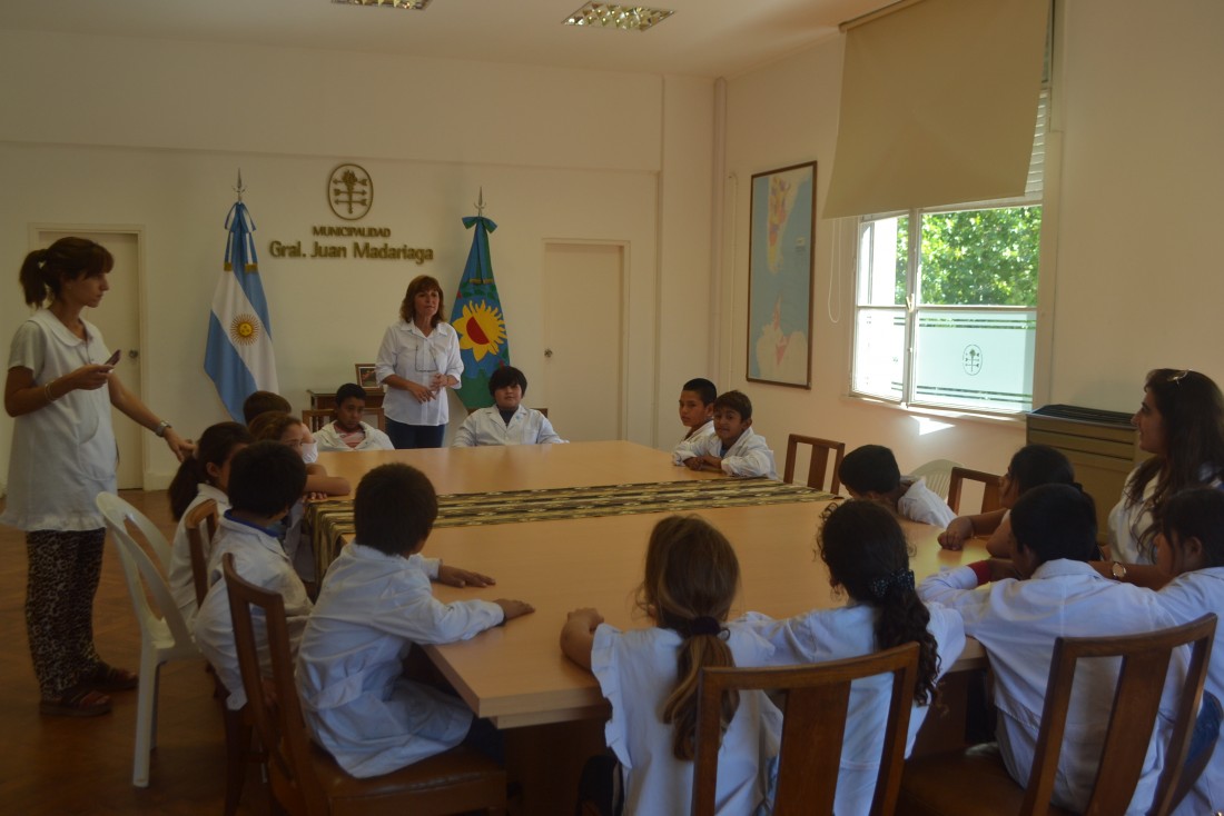 Alumnos de la Escuela N� 20 de visita en el municipio